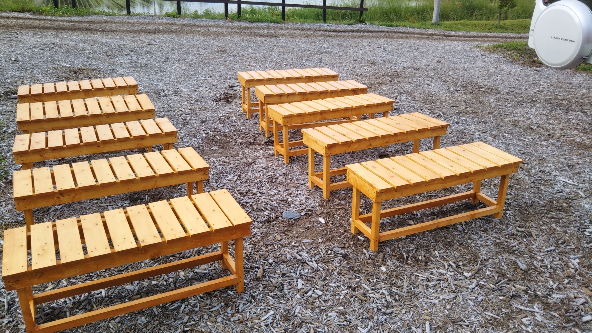 飯島商工会様より木製ベンチを寄贈していただきました！